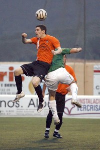 Imagen de un partido entre el Sant Josep y el Luchador la temporada pasada.  JUAN A. RIERA