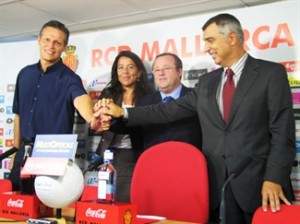 Bauçà, Umbert, Vidal y Zamora presentando el acuerdo