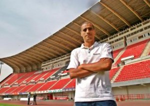 El responsable de las categorías inferiores del Mallorca, Marcos Martín de la Fuente, posa en Son Moix.  Foto: Sebastià Llompart