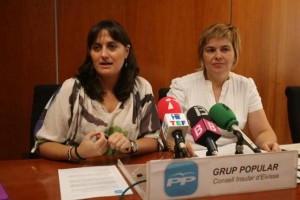 Carolina Torres y Cati Palau, durante la rueda de prensa que tuvo lugar ayer en el Consell. JUAN A. RIERA