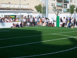 Los sábados por la mañana se hace difícil ver un partido en condiciones.