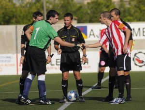 El Arbitro con los Capitanes