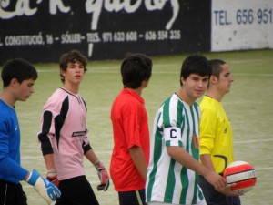 El arbitro con los jugadores