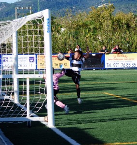 Gol con el puño de Miguel Salvá en el Pla de Na Tesa - La Unión de Prebenjamines