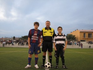 el colegiado con los Capitanes