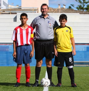 El Arbitro con los Capitanes del partido