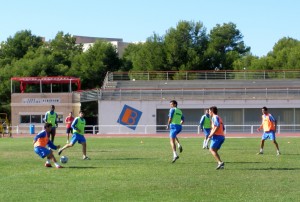 Dobles sesiónes de entrenamiento para los jugadores del Benidorm