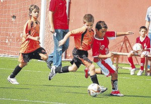 El Isleño B y la Penya Independent At. protagonizaron un bonito partido.  L.H.