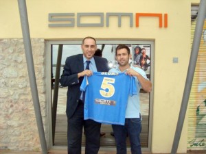 Mariano Ripoll (i) y Pepe Verdera, con la camiseta del equipo.  D.I