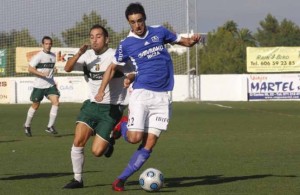 Un lance del partido entre el Sant Rafel y el Poblense.  M.C.