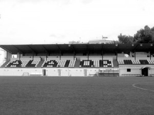 Campos de fútbol. Estos recintos deportivos añoran de otro tiempo la visita de un numeroso gentío