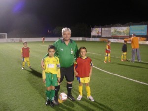 El Colegiado con los capitanes del partido