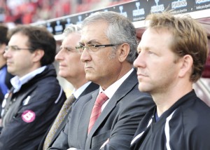 Manzano en el banquillo de Son Moix. Foto O. Quetglas