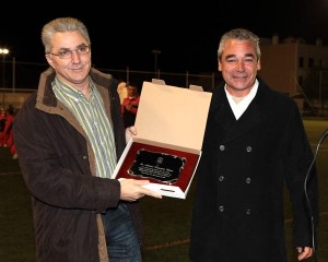 EXPRESIDENT 20 ANYS PRESIDENT Entrega de una placa al ex presidente del Santa Maria