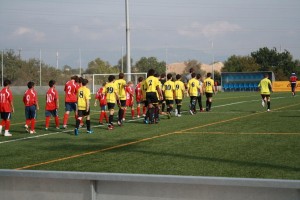 Los dos equipos saliendo al campo