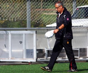 Manzano se dirige ayer cabizbajo al terreno de juego antes del entrenamiento en Son Bibiloni.  Foto: T. Shimada