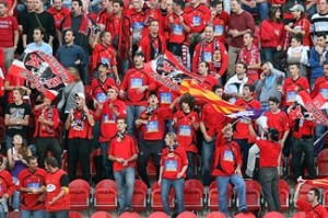 La afición en el Ono Estadi