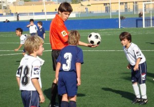 El colegiado durante el partido