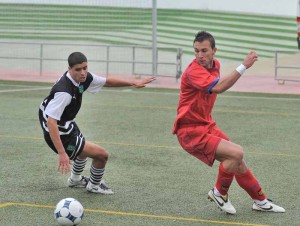 Edu falló buenas ocasiones de gol. Foto Pepsila