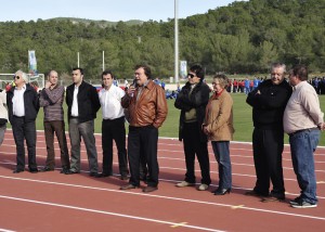 Miguel Bestard y lñas autoridades asistentes al acto