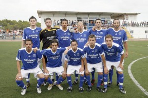 Torres, segundo por la izquierda, de pie, en una alineación del Sant Rafel.  V.M