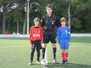 DSC01579 El colegiado con los capitanes del encuentro