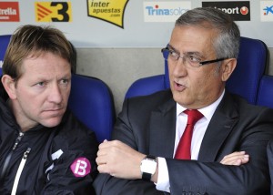 Gregorio Manzano y Toni Servera en el banquillo del nuevo estadio del Espanyol 