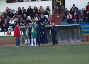 El Alcudia festeja el Gol de Anselmo. Foto Ángel Eusebio