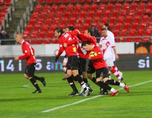 El Mallorca celebra uno de los goles. Foto S. Ginard