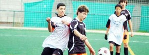 Jugadores en un partido de categoría cadete disputado esta temporada en una imagen de archivo.  LUIS HERRERA 