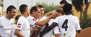 Los jugadores de la Peña celebran un gol en un partido de la presente temporada.  MOISÉS COPA