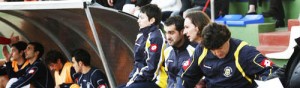 rueda Luis Rueda, segundo por la izquierda, el domingo en el banquillo de la Peña Deportiva en el partido frente al Sant Rafel. VICENT MARÍ