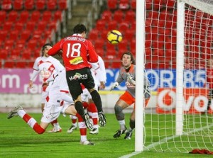 Víctor Casadesús marcando el segundo gol de la noche