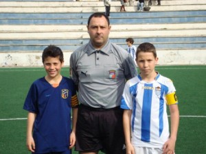 Arbitro con los capitanes