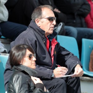 Jaime tomando nota en el partido At. Baleares - Campos en el campo de la via de cintura.