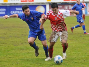 Jugada del partido de ida. Foto Pepsila