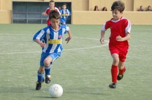 Atlètic Penya Blanc i Blava y Jesús B jugaron un partido en el que se marcaron trece goles.  LUIS HERRERA