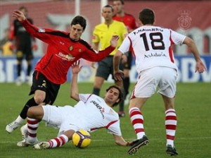 Aduriz ante el Sevilla la primera vuelta