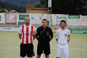 El Colegiado con los capitanes del partido