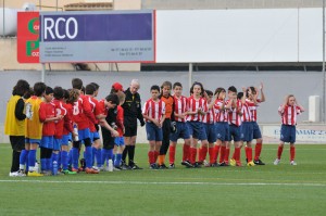 El colegiado con los equipos