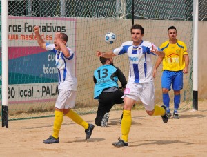 El Baleares celebra su primer gol frente al Independiente