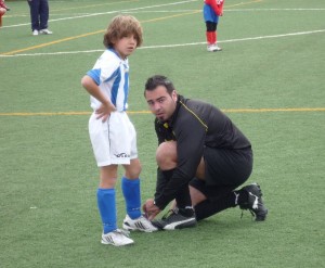 Collerense 2- Baleares 3 016 El colegiado con un jugador del At. Baleares