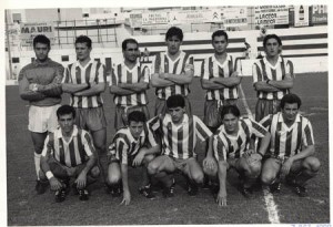 Imagen del ´once´ inicial que presentó L´Hospitalet el 7 de octubre de 1990.  VICENT MARÍ