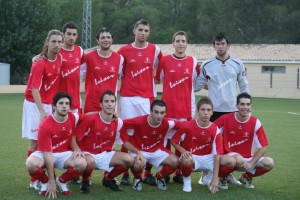 El Buñola consigue ante su afición una victoría por la miníma