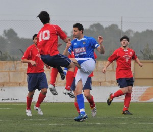 Jugando con dos pelotas. Foto Pepsila. Pulsar para ampliar la foto